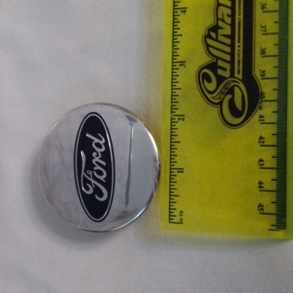 Ford wheel center caps - Picture 9 of 10
